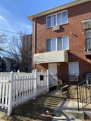 Exterior, Facade, Brick Facade, Rowhouse