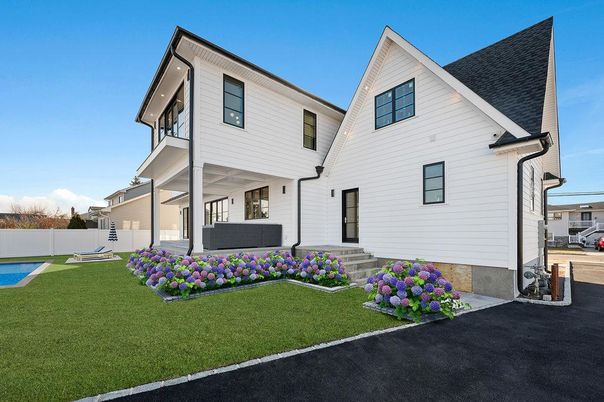 Exterior, Facade, Farmhouse