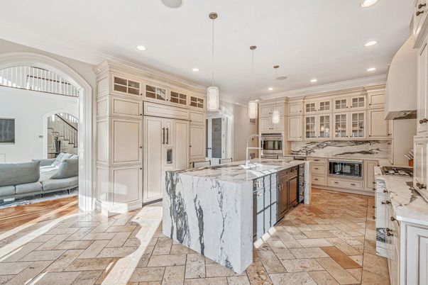 Interior, Kitchen, Living room, Pendant Lights, Recessed Lighting, Stainless Steel Appliances