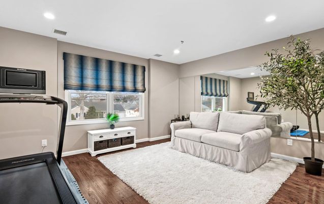 Fitness Equipment, Interior, Recessed Lighting, Wood Texture Flooring