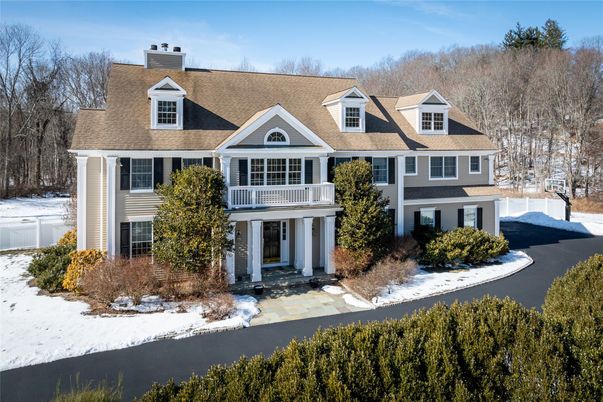 Exterior, Facade, Farmhouse