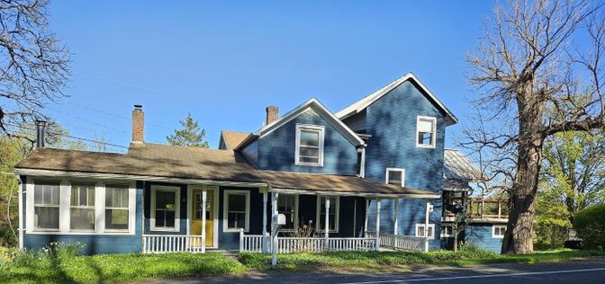 Exterior, Facade, Queen Anne Victorian