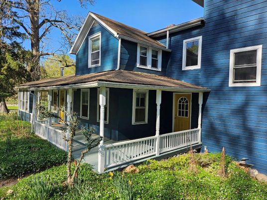 Exterior, Facade, Queen Anne Victorian