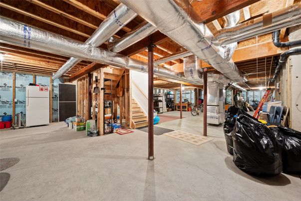 Garage, Interior, Wooden Beams