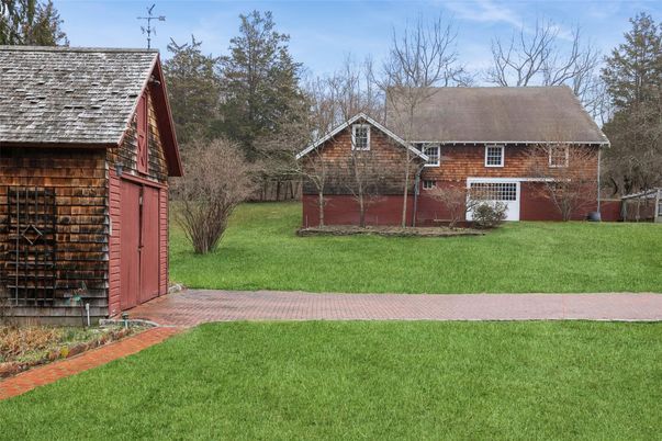 Backyard, Exterior, Facade, Brick Facade, Log Home