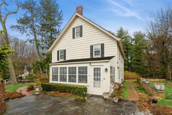 Exterior, Facade, Farmhouse