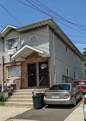 Exterior, Facade, Brick Facade, Rowhouse