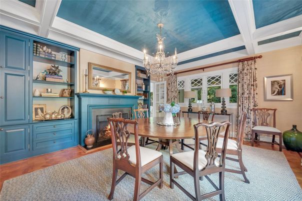 Chandelier, Dining room, Fireplace, Interior, Wood Texture Flooring