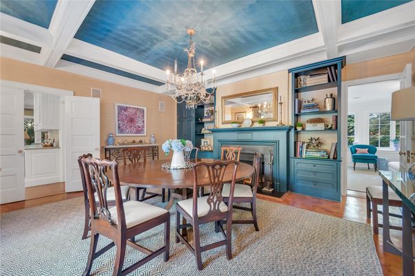 Chandelier, Dining room, Fireplace, Interior, Wood Texture Flooring