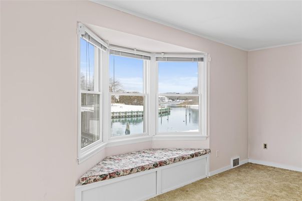 Empty room, Interior, Water