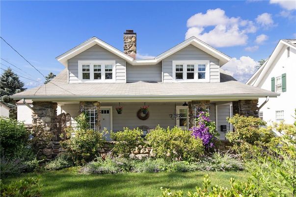 Exterior, Facade, American Craftsman