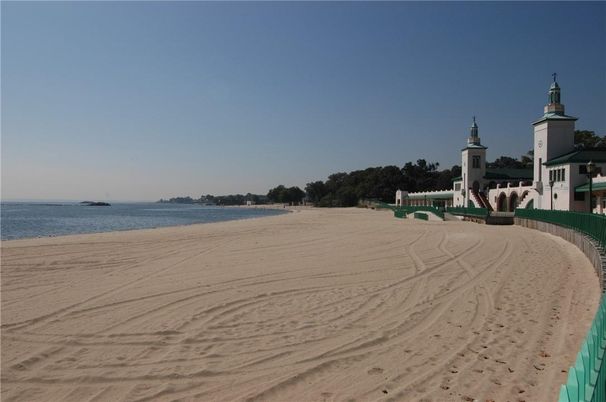 Exterior, Lake