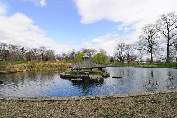 Exterior, Lake