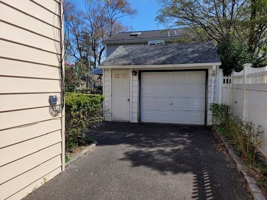 Detached Garage, Exterior