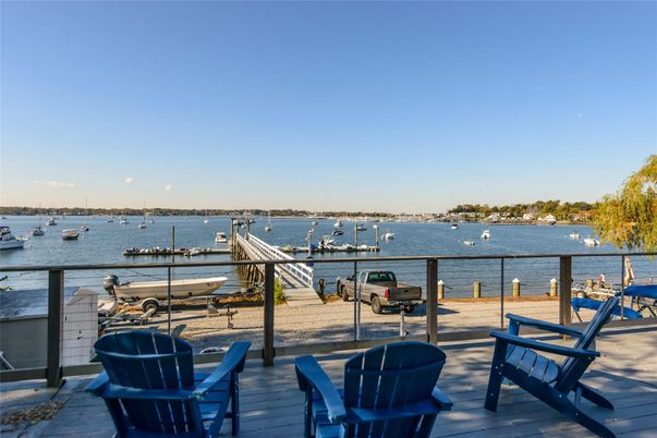 Exterior, Lake