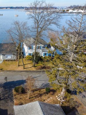 Exterior, Lake