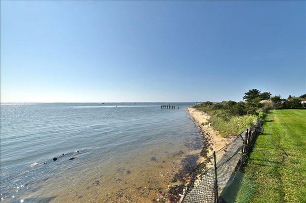 Exterior, Lake