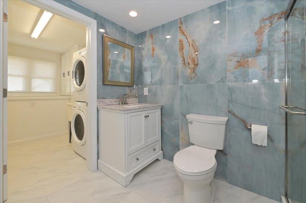 Bathroom, Interior, Marble, Recessed Lighting, Washer