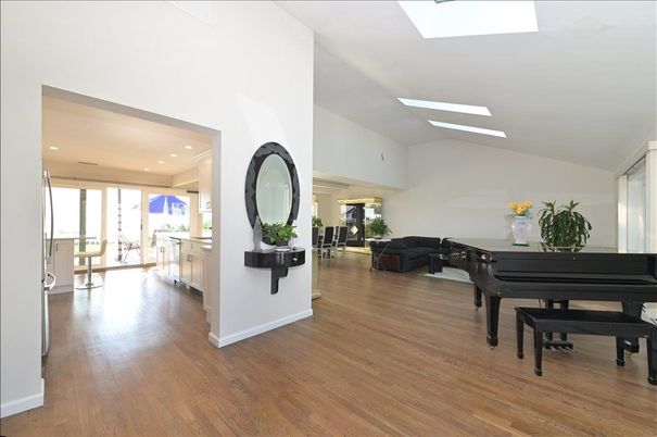 Interior, Piano, Recessed Lighting, Wood Texture Flooring