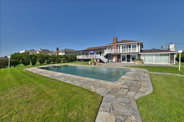 Exterior, Lake
