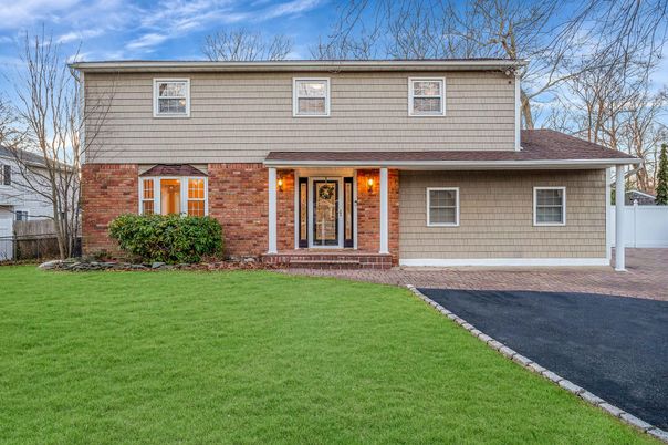 Exterior, Facade, Brick Facade, Split Level