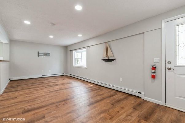 Empty room, Interior, Recessed Lighting, Wood Texture Flooring