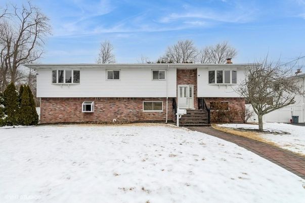 Attached, Exterior, Facade, Brick Facade, Raised Ranch