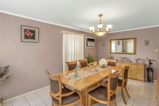 Chandelier, Dining room, Interior