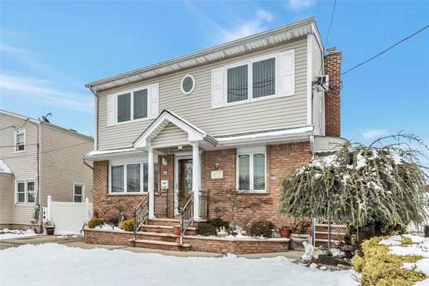 Exterior, Facade, Brick Facade, American Foursquare