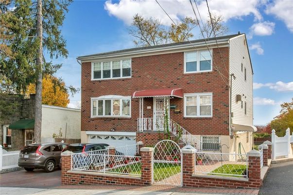 Attached, Exterior, Facade, Brick Facade, Rowhouse