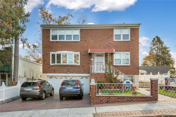 Attached, Exterior, Facade, Brick Facade, Rowhouse