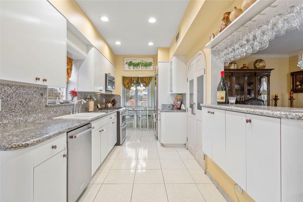 Dining room, Interior, Kitchen, Recessed Lighting
