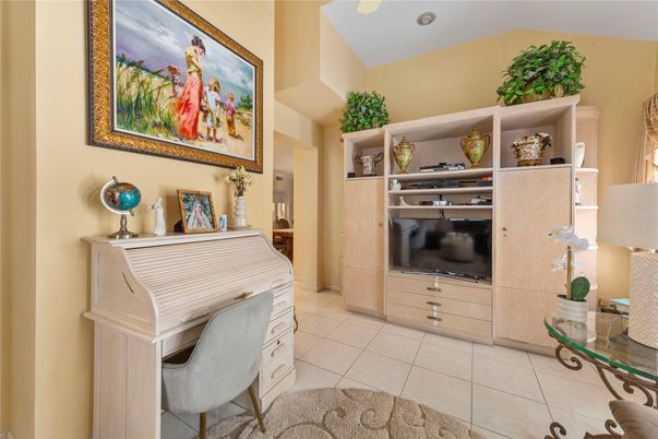 Home Office, Interior