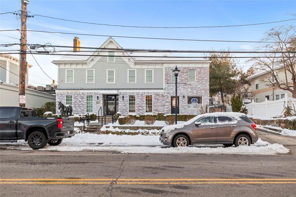 Exterior, Facade, Brick Facade, Rowhouse