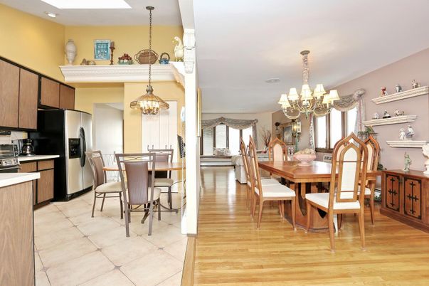 Chandelier, Dining room, Interior, Kitchen, Pendant Lights, Recessed Lighting, Wood Texture Flooring