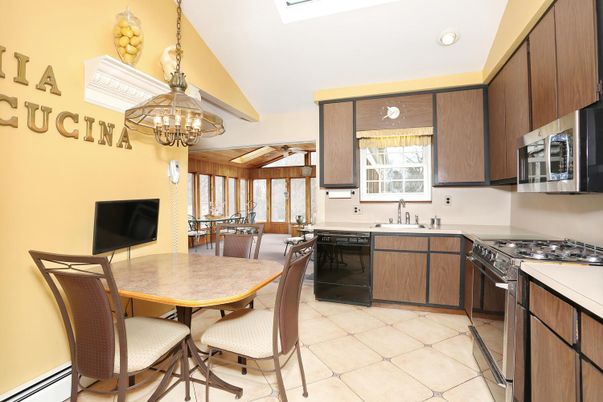 Dining room, Interior, Kitchen, Recessed Lighting