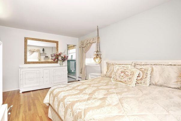 Bedroom, Interior, Pendant Lights, Wood Texture Flooring