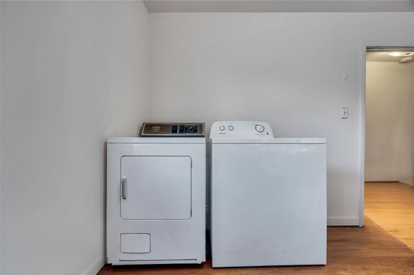 Interior, Utility Closets, Washer, Wood Texture Flooring