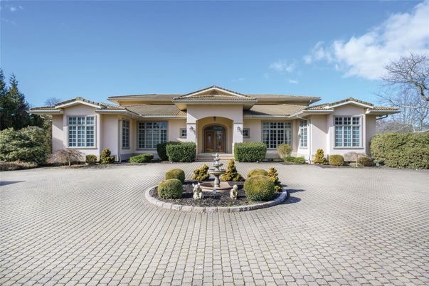 Exterior, Facade, Mediterranean