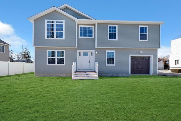 Attached, Exterior, Facade, Farmhouse