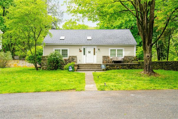 Exterior, Facade, Cape Cod