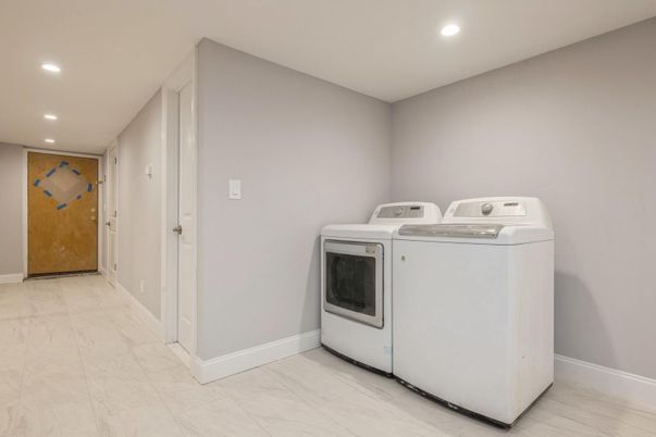 Interior, Marble, Recessed Lighting, Washer