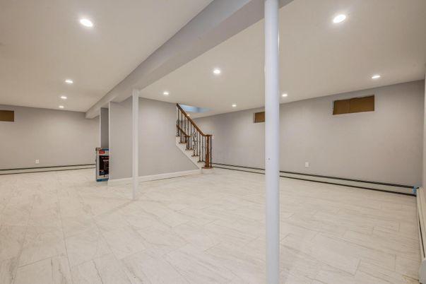 Empty room, Interior, Marble, Recessed Lighting