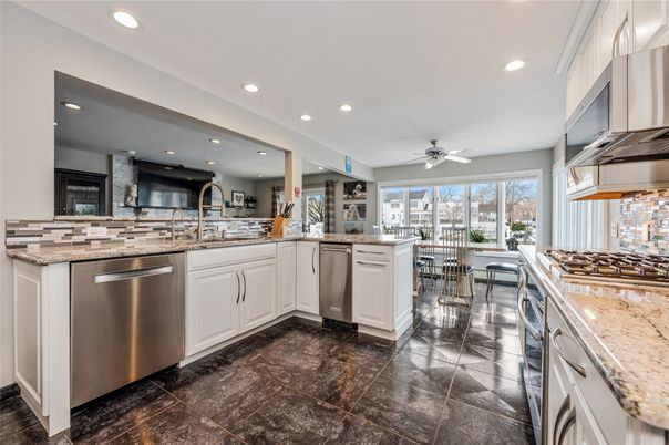 Dining room, Interior, Kitchen, Recessed Lighting, Stainless Steel Appliances