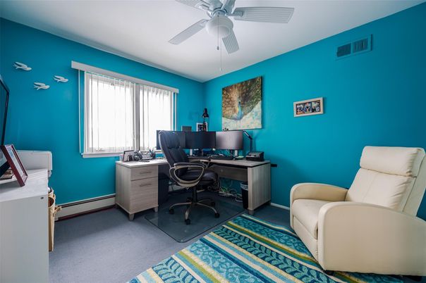 Home Office, Interior