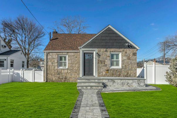 Exterior, Facade, Cape Cod