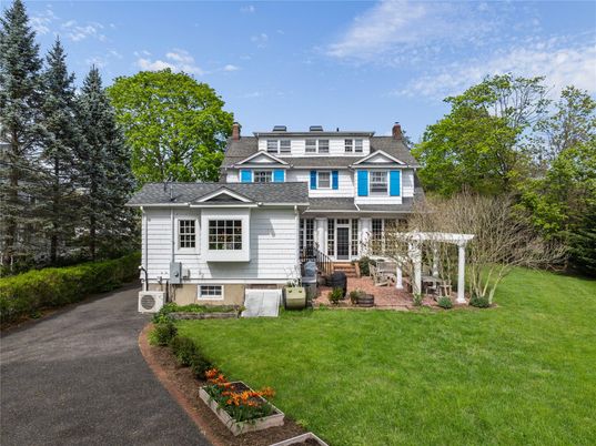 Backyard, Exterior, Facade, American Foursquare