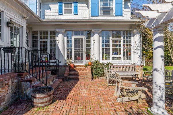 Exterior, Facade, American Foursquare