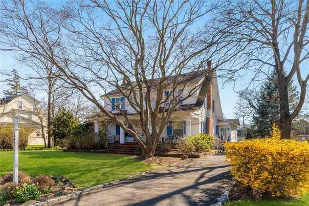 Exterior, Facade, Cape Cod