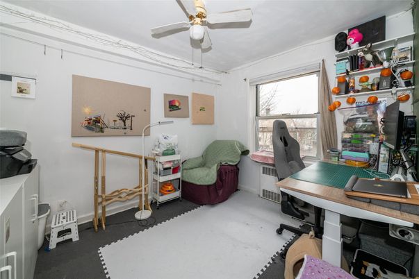 Home Office, Interior